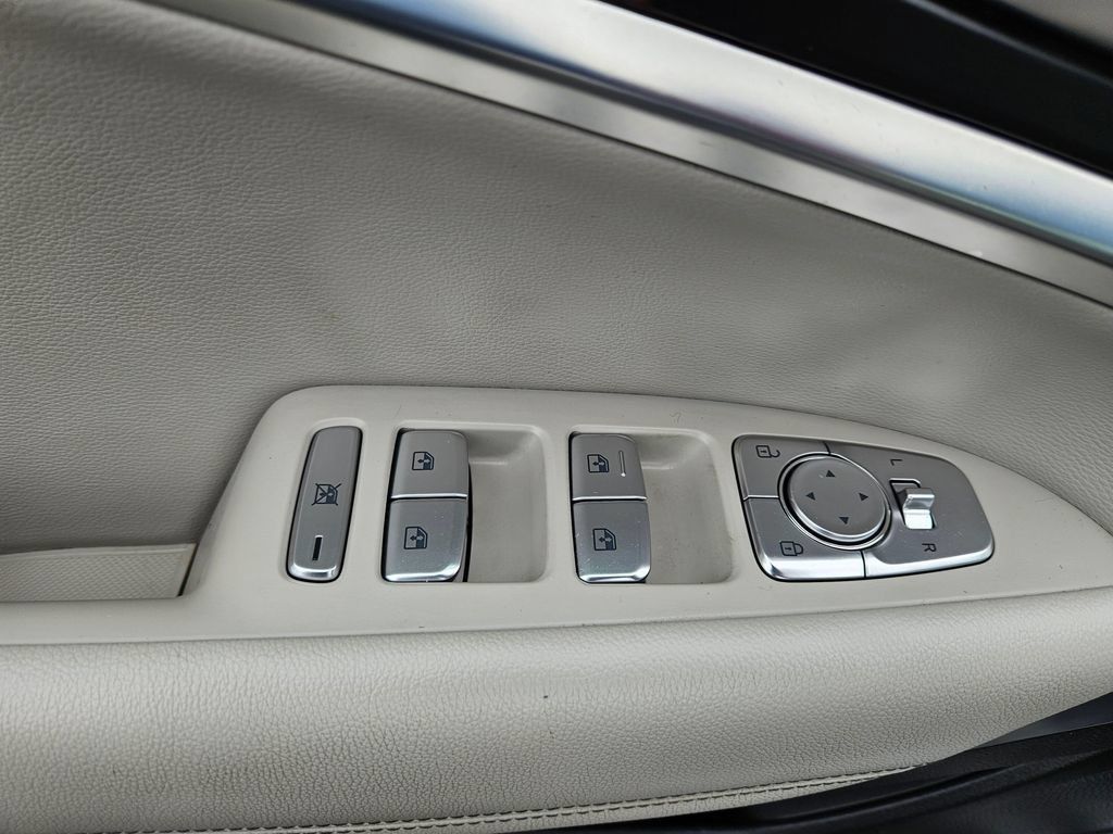 Used 2023 Genesis G70 2.0T RWD image 23