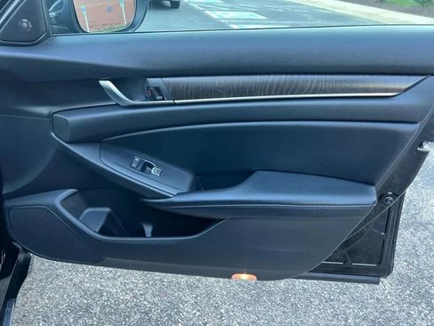 Used 2018 Honda Accord EX-L image 16