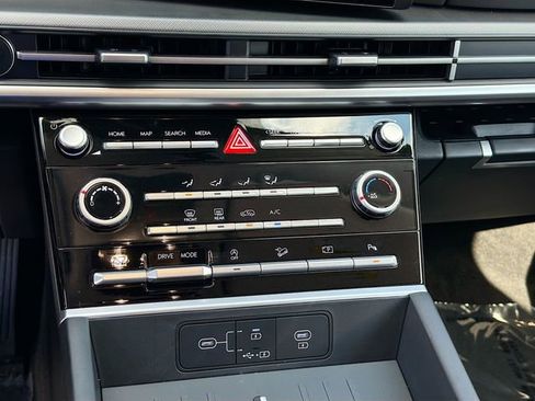 Used 2026 Hyundai Santa Fe SE image 15