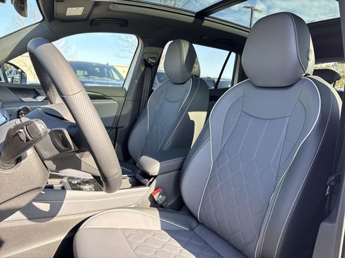 New 2026 Volkswagen Tiguan SEL R-Line image 12