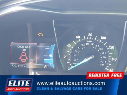 Used 2017 Ford Fusion SE w/ Fusion SE Technology Package image 14