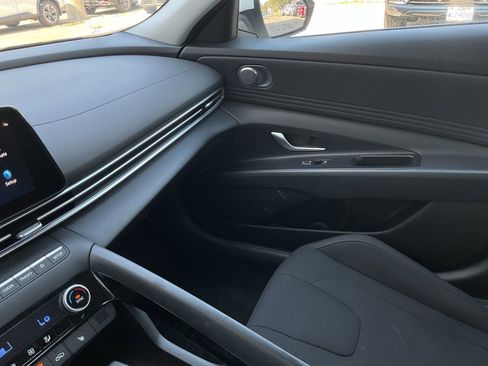 Used 2025 Hyundai Elantra SEL image 38