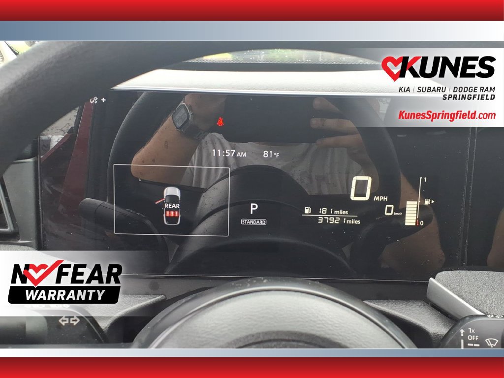 Used 2025 Nissan Kicks SV AWD/4WD image 17