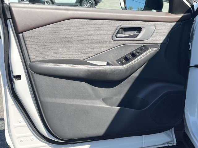 Used 2022 Nissan Rogue S FWD image 14