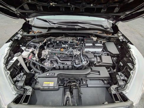 Used 2025 Toyota Corolla Cross LE image 32