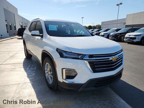 Used 2023 Chevrolet Traverse LT image 1