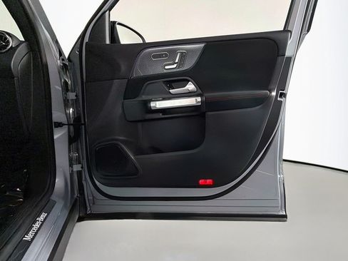 Certified 2025 Mercedes-Benz GLB 250 image 25