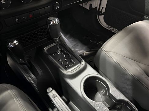 Used 2018 Jeep Wrangler Unlimited Sport image 21