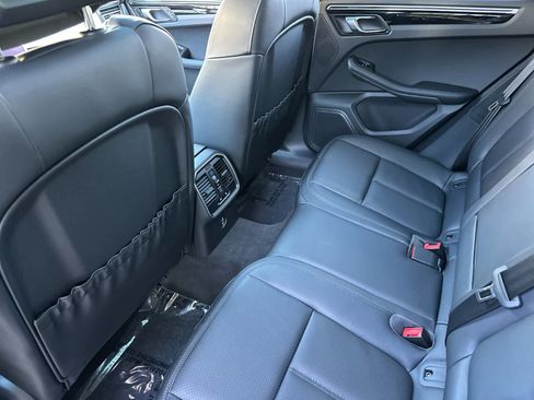 Certified 2025 Porsche Macan AWD/4WD image 13