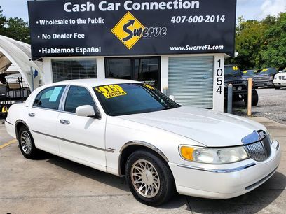 Used 2001 Lincoln Town Car Signature