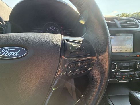 Used 2017 Ford Explorer XLT w/ Equipment Group 202A AWD/4WD image 16