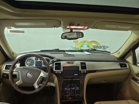 Used 2014 Cadillac Escalade ESV Premium image 15