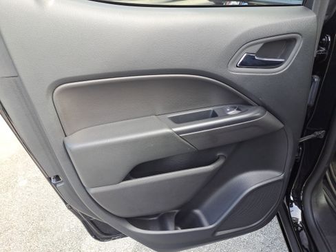 Used 2022 Chevrolet Colorado LT w/ LT Convenience Package image 9