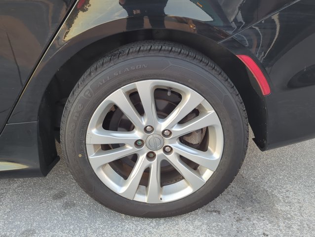 Used 2015 Chrysler 200 Limited w/ Convenience Group FWD image 6
