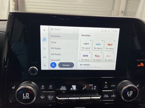 Used 2024 Toyota Highlander XLE image 33