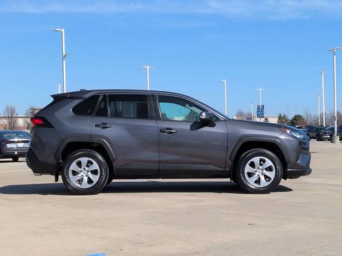 Used 2022 Toyota RAV4 LE image 5