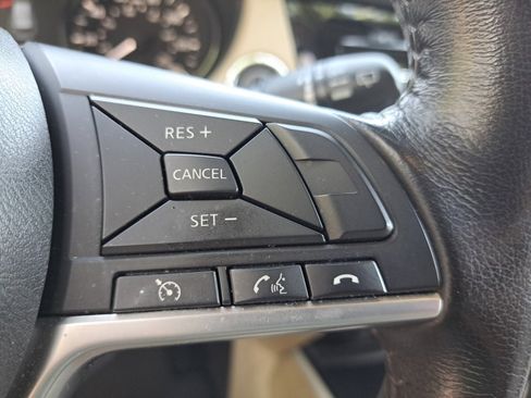 Used 2017 Nissan Rogue SV AWD/4WD image 36