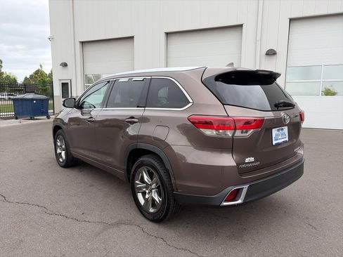 Used 2019 Toyota Highlander Limited Platinum AWD/4WD image 10