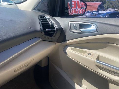 Used 2016 Ford Escape SE w/ Equipment Group 201A image 18