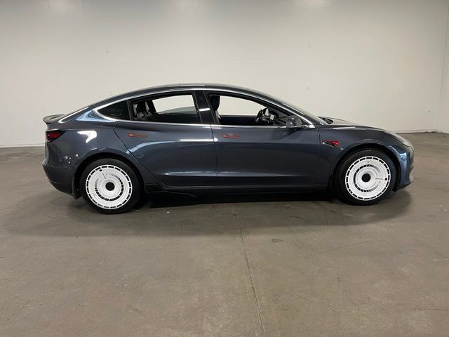 Used 2018 Tesla Model 3 Long Range RWD image 2