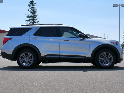 Used 2023 Ford Explorer XLT w/ Equipment Group 202A AWD/4WD image 12