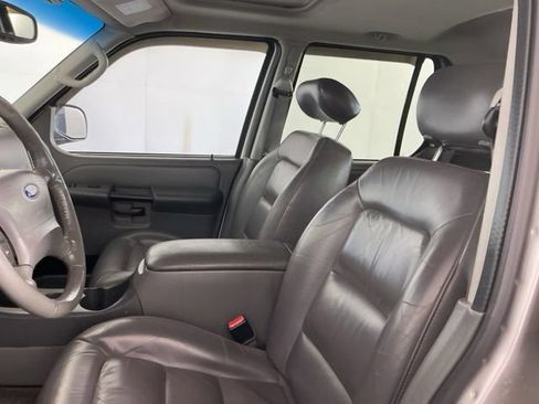 Used 2004 Ford Explorer Sport Trac XLT AWD/4WD image 9