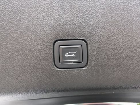 Used 2020 Chevrolet Traverse Premier w/ Redline Edition AWD/4WD image 22