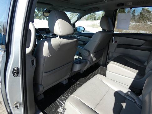 Used 2015 Honda Odyssey Touring Elite image 11