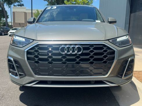 Used 2023 Audi Q5 2.0T Premium w/ Convenience Package AWD/4WD image 2