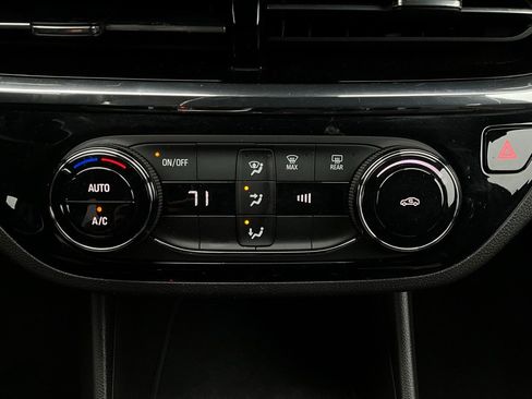 Used 2025 Buick Envista Sport Touring image 26