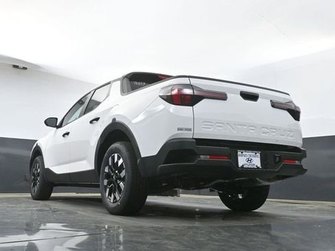 Used 2025 Hyundai Santa Cruz SE image 32