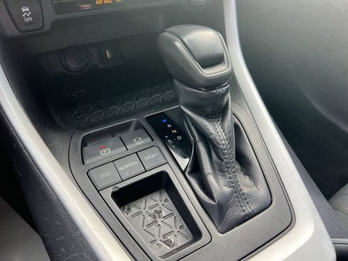 Used 2021 Toyota RAV4 XLE image 26