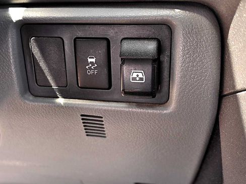 Used 2011 Toyota Tundra 2WD CrewMax w/ SR5 Pkg image 27