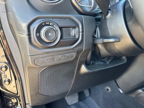 Used 2024 Jeep Wrangler Unlimited Rubicon AWD/4WD image 31