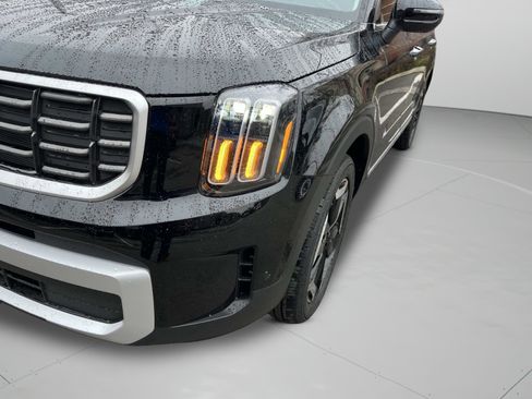 New 2025 Kia Telluride S image 9
