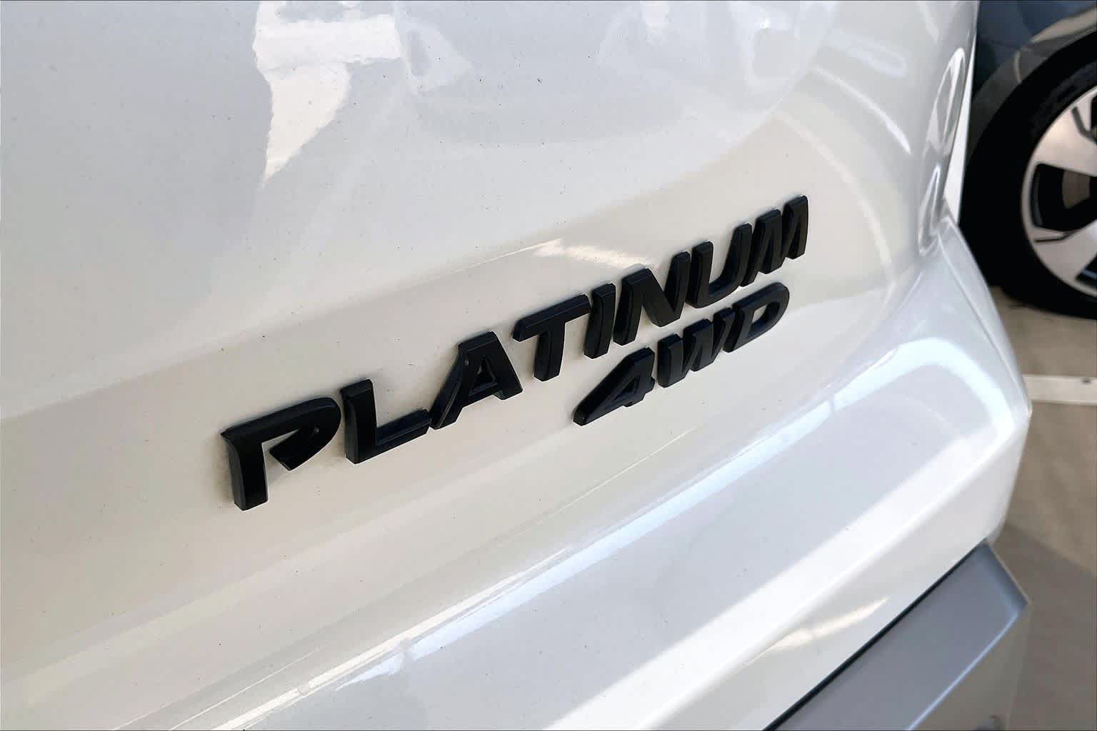 Used 2024 Nissan Pathfinder Platinum AWD/4WD image 10