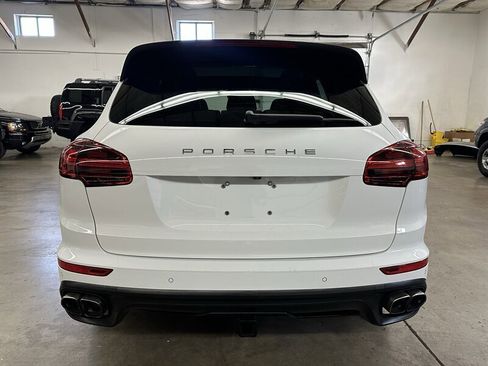 Used 2015 Porsche Cayenne Turbo w/ Premium Plus Package AWD/4WD image 4