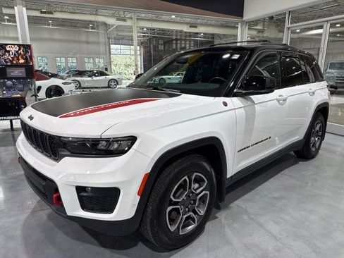 Used 2022 Jeep Grand Cherokee Trailhawk w/ ADV Protech Group II AWD/4WD image 13