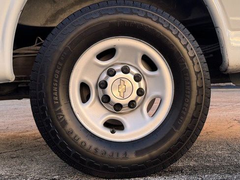 Used 2013 Chevrolet Express 2500 RWD image 20