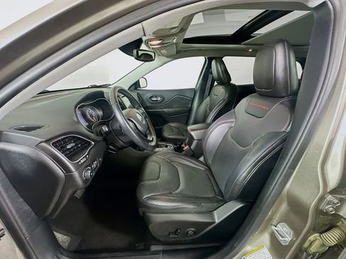 Used 2019 Jeep Cherokee Trailhawk image 21