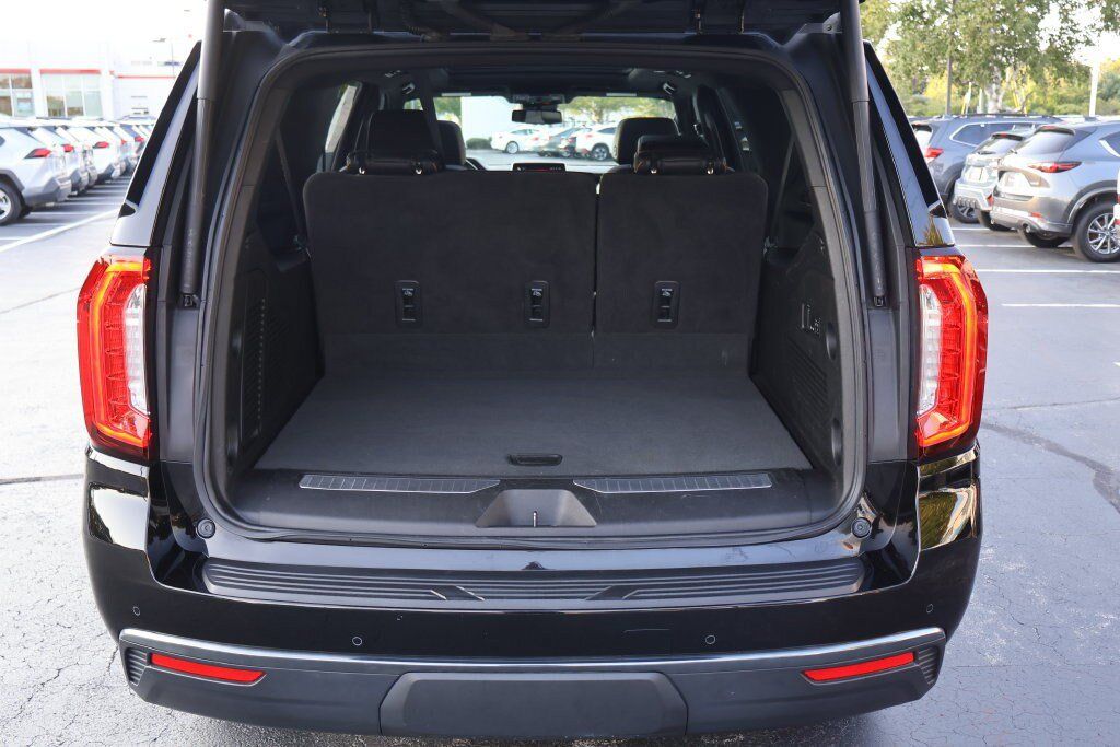 Used 2023 GMC Yukon XL AT4 w/ AT4 Premium Package AWD/4WD image 18