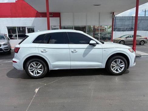 Used 2022 Audi Q5 2.0T Premium w/ Convenience Package AWD/4WD image 4