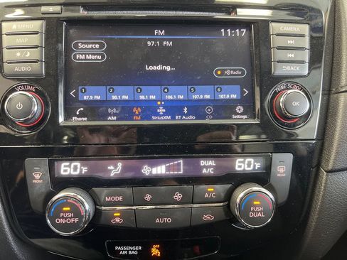 Used 2019 Nissan Rogue SV w/ Premium Package AWD/4WD image 23