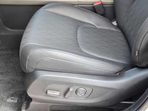 New 2026 Kia Carnival EX FWD image 19
