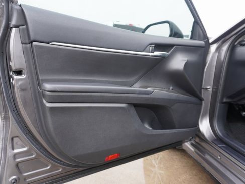 Used 2023 Toyota Camry SE image 8