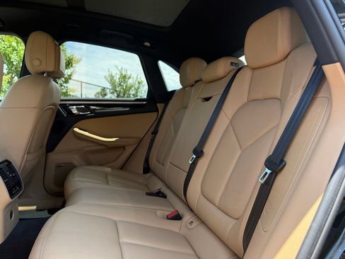 Certified 2017 Porsche Macan AWD/4WD image 29