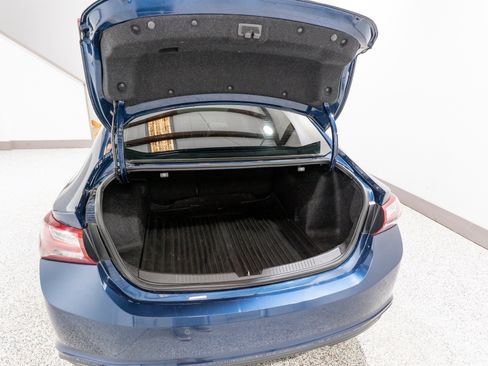 Used 2019 Chevrolet Malibu LT w/ Leather Package FWD image 30
