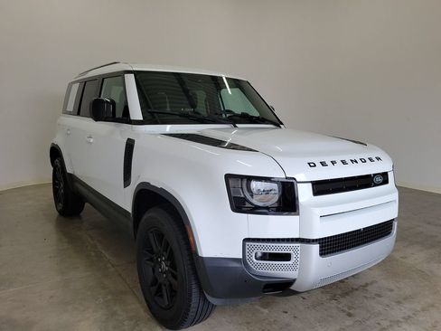 Used 2025 Land Rover Defender 110 S AWD/4WD image 4