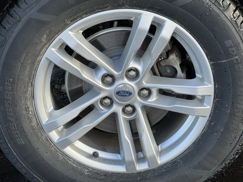 Certified 2022 Ford Explorer XLT w/ Equipment Group 202A image 10