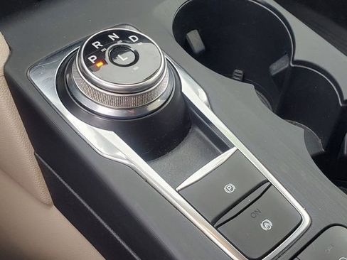 Used 2020 Ford Escape SE image 22